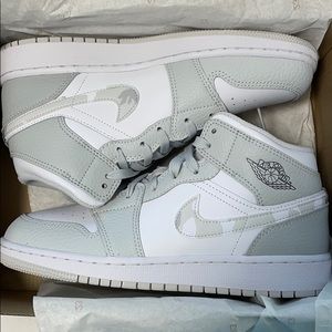AIR JORDAN 1 MID SE GS